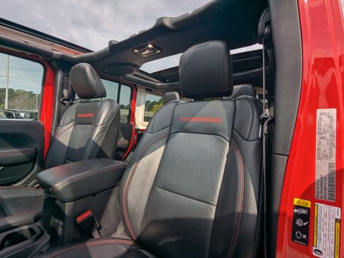 Used 2022 Jeep Wrangler Unlimited Rubicon w/ Xtreme Recon 35" Tire Package image 9