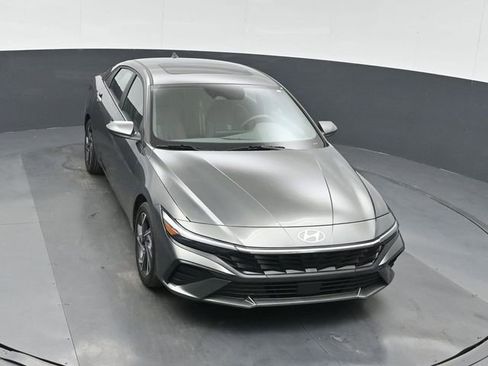 Used 2025 Hyundai Elantra SEL image 36