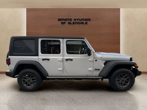 Used 2024 Jeep Wrangler Unlimited Sport AWD/4WD image 7