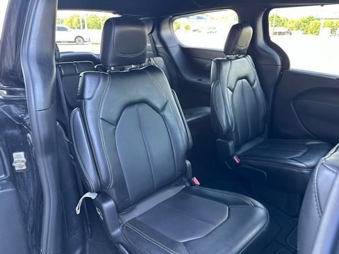 Used 2025 Chrysler Pacifica Select FWD image 29