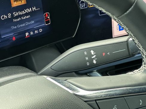 Used 2025 Chevrolet Equinox EV LT w/ Convenience Package FWD image 30