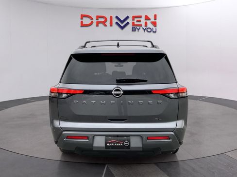 New 2026 Nissan Pathfinder SL image 4