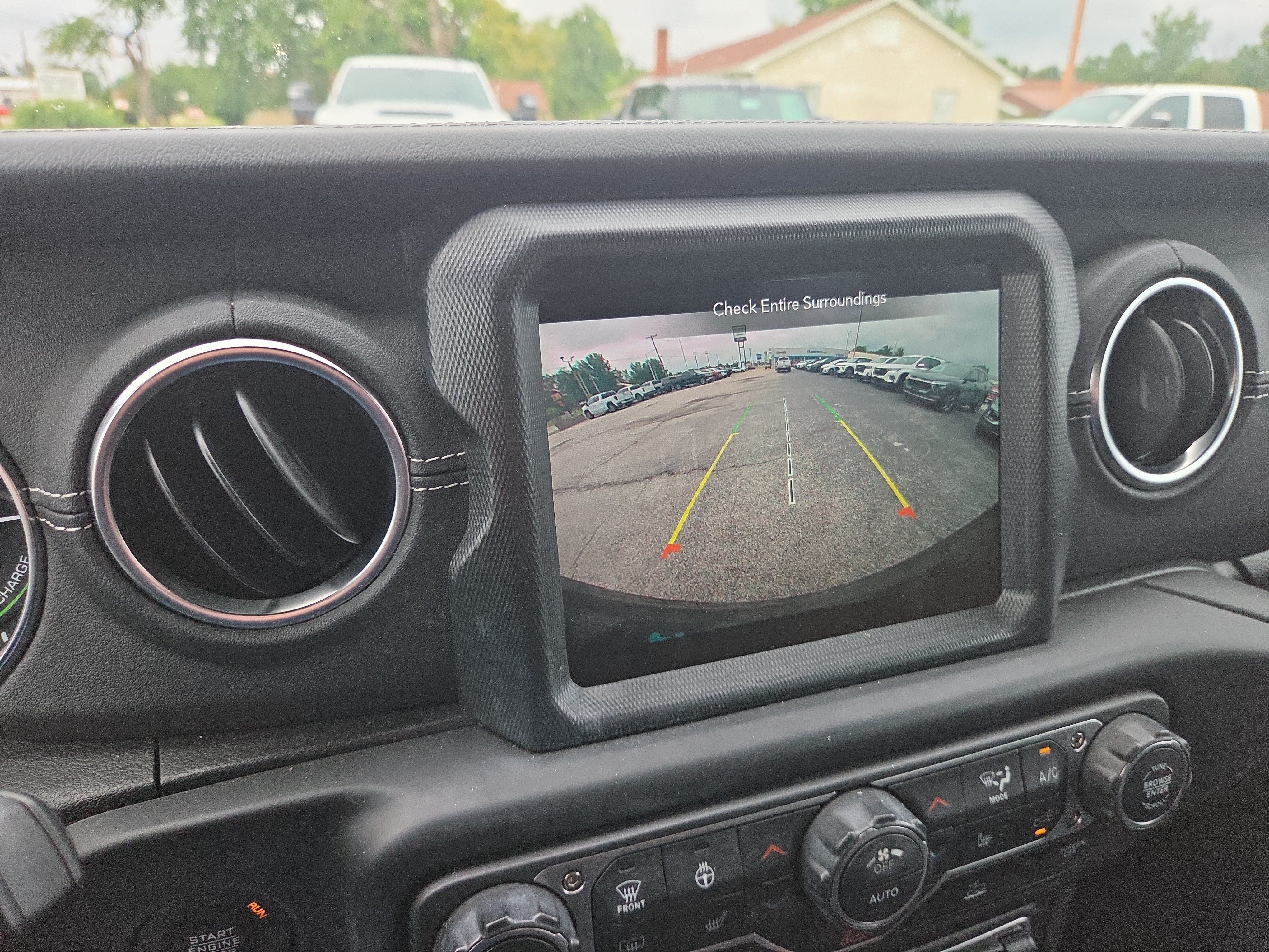 Used 2022 Jeep Wrangler Unlimited Sahara w/ Cold Weather Group AWD/4WD image 10