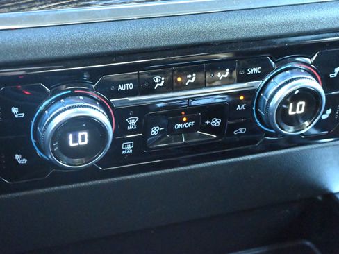 Used 2023 GMC Sierra 1500 Elevation image 10