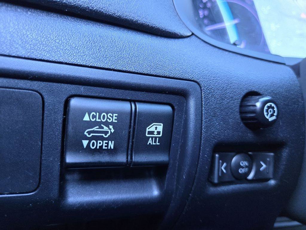 Used 2011 Lexus IS 250C w/ Luxury Pkg RWD image 37