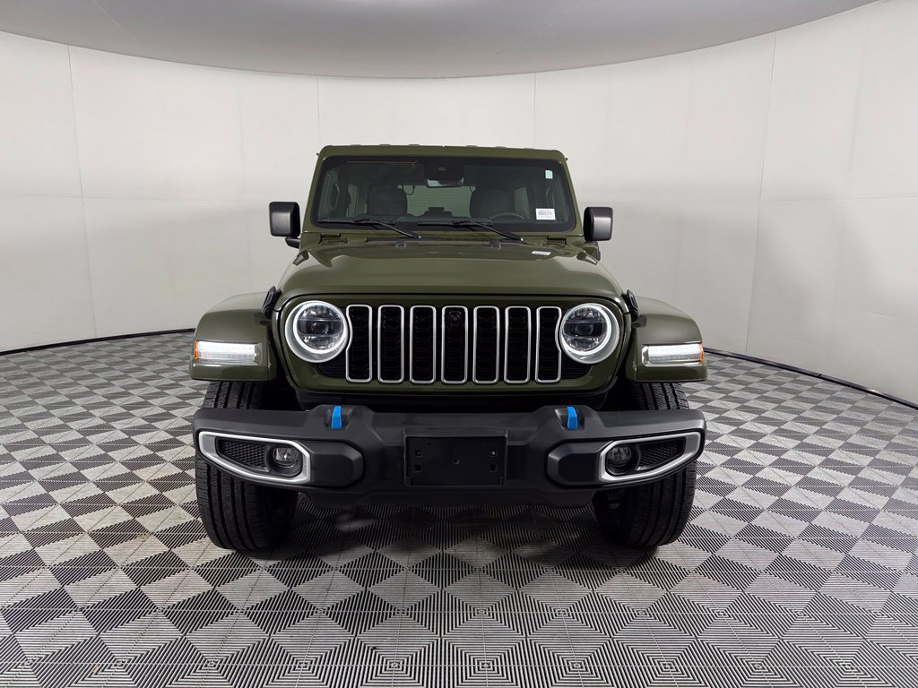 Used 2024 Jeep Wrangler Unlimited Sahara w/ Technology Group AWD/4WD image 2