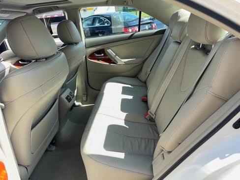 Used 2011 Toyota Camry XLE w/ SE/XLE Extra-Value Pkg FWD image 19