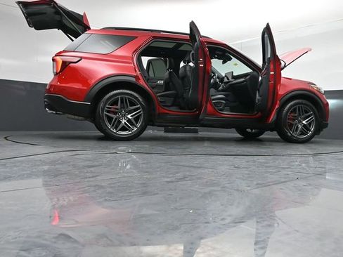 Certified 2025 Ford Explorer ST AWD/4WD image 50