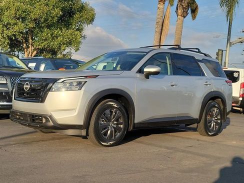 Used 2022 Nissan Pathfinder SV w/ SV Black Package image 27