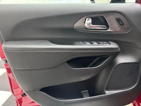 New 2026 Chrysler Pacifica Select image 11