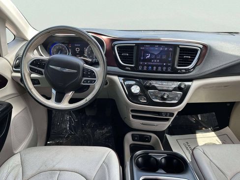 Used 2018 Chrysler Pacifica Limited w/ Advanced Safetytec Group FWD image 21