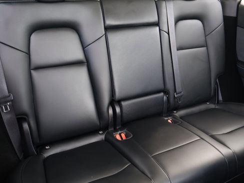 Used 2024 Tesla Model Y Long Range image 19