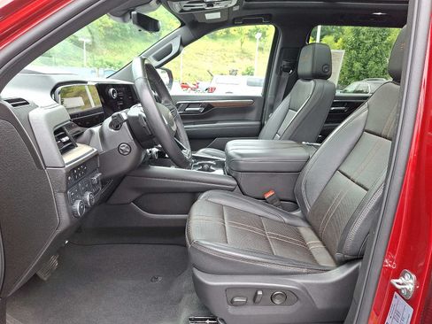 Used 2025 Chevrolet Suburban High Country w/ Sun And Tow Package AWD/4WD image 14
