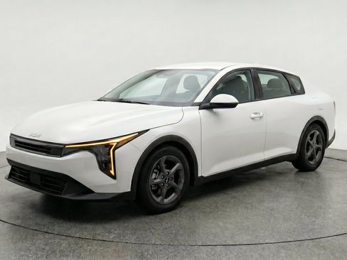 Used 2025 Kia K4 FWD image 3