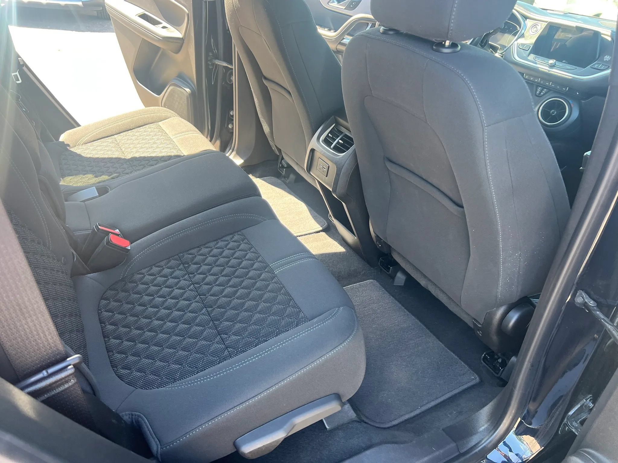 Used 2021 Chevrolet Blazer LT FWD image 24