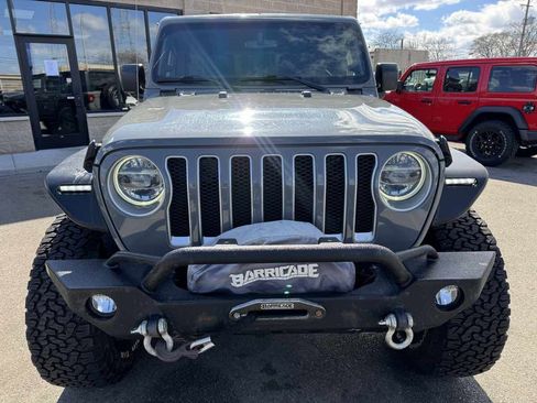 Used 2019 Jeep Wrangler Unlimited Sahara image 2