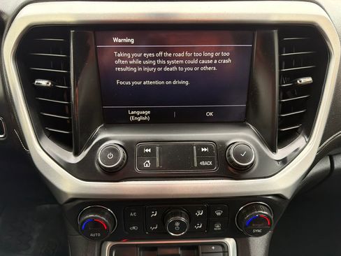 Used 2020 GMC Acadia SLT FWD image 18