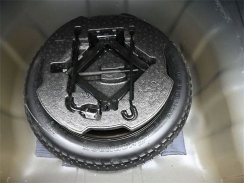 Used 2023 Hyundai Elantra SEL image 16