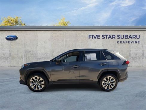 Used 2021 Toyota RAV4 XLE Premium image 5