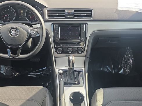 Used 2019 Volkswagen Passat 2.0T Wolfsburg w/ Wheels & Sunroof Package image 16