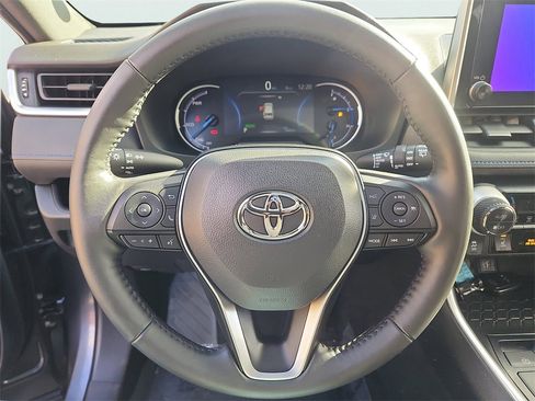 Used 2024 Toyota RAV4 SE image 29