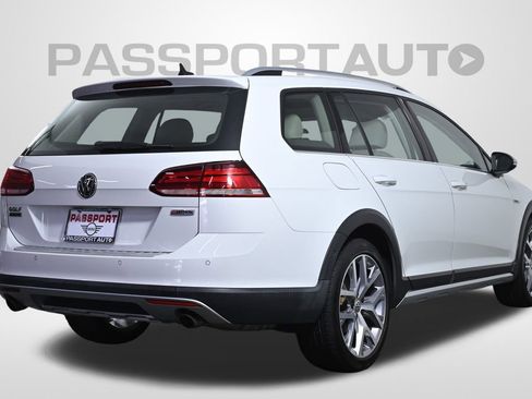 Used 2019 Volkswagen Golf Alltrack SE image 9