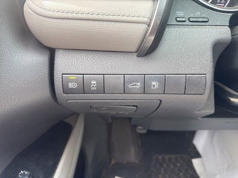 Used 2018 Toyota Camry SE image 8