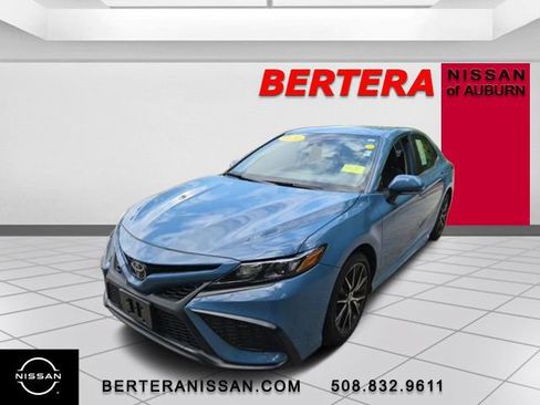 Used 2024 Toyota Camry SE w/ Cold Weather Package FWD image 5