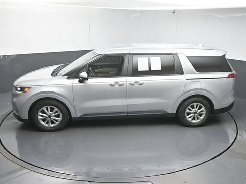 Used 2022 Kia Carnival LX FWD image 41