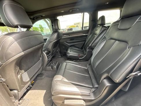 Used 2024 Jeep Grand Cherokee L Limited w/ Luxury Tech Group II AWD/4WD image 12