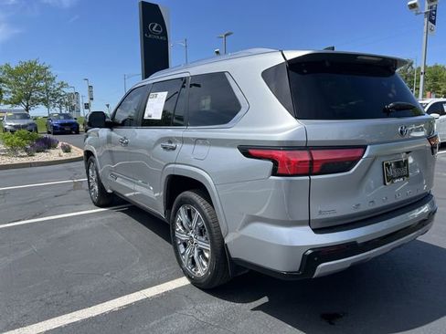 Used 2024 Toyota Sequoia Capstone AWD/4WD image 5