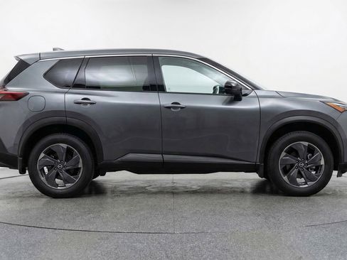 Used 2024 Nissan Rogue SV FWD image 11