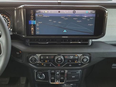 Used 2024 Jeep Gladiator Sport AWD/4WD image 16