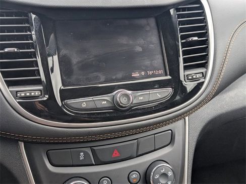Used 2022 Chevrolet Trax LT w/ LT Convenience Package image 19