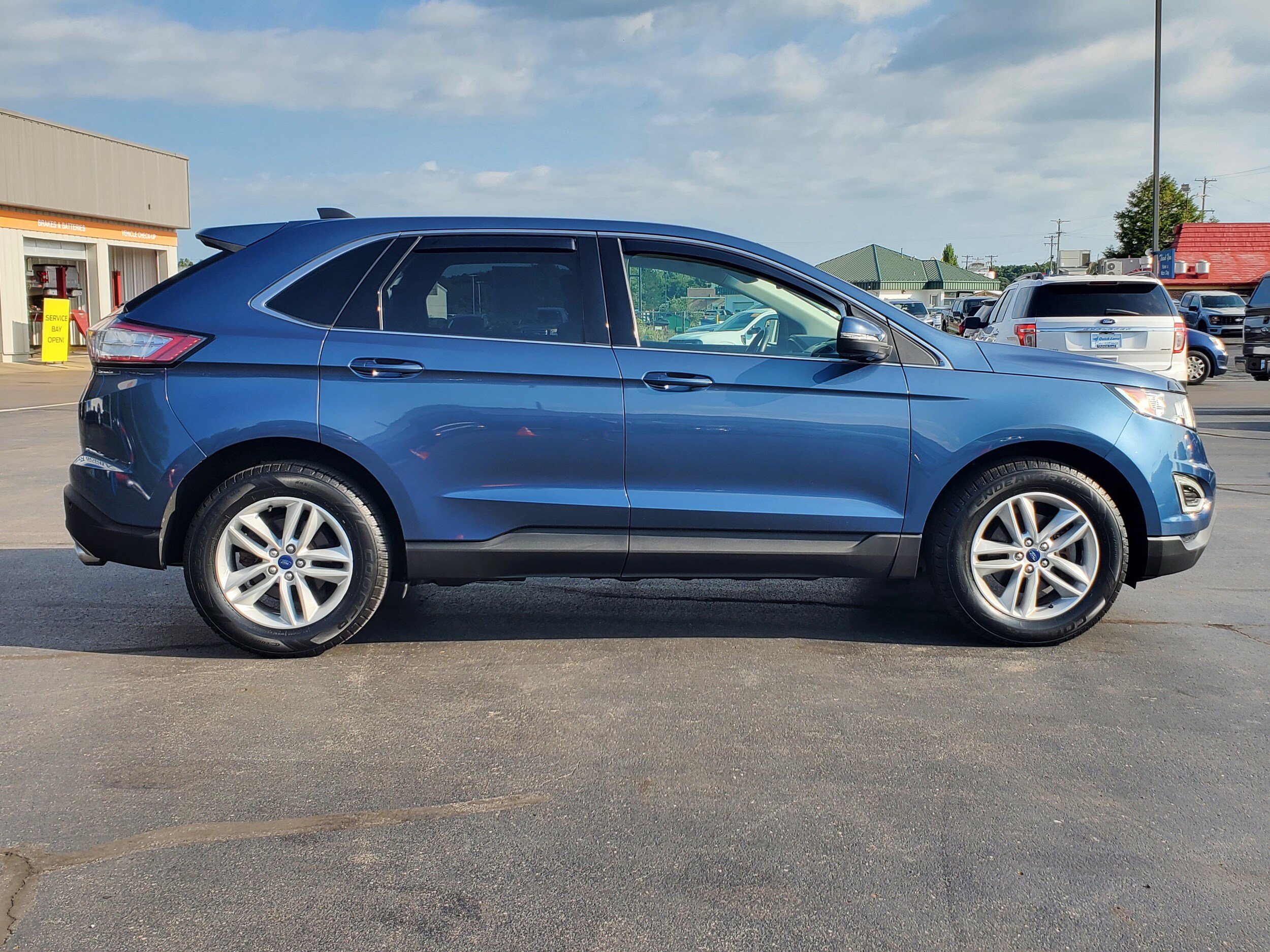 Used 2018 Ford Edge SEL FWD image 5