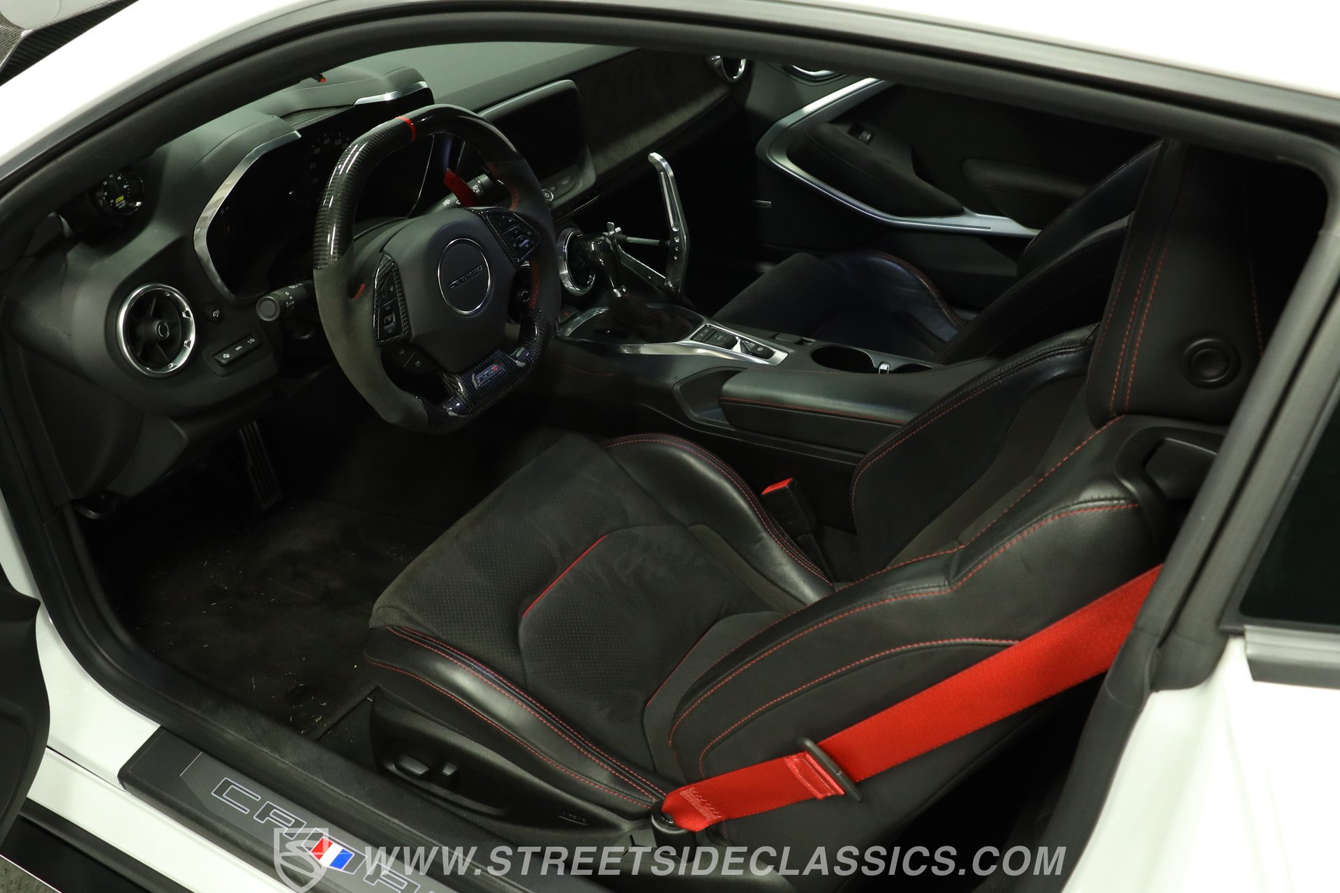 Used 2018 Chevrolet Camaro ZL1 RWD image 4