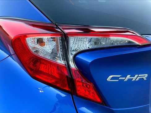 Used 2022 Toyota C-HR XLE image 27
