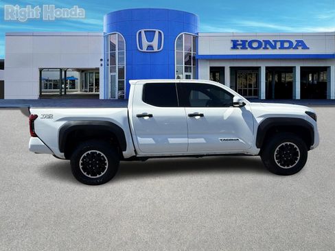 Used 2025 Toyota Tacoma TRD Off-Road image 9