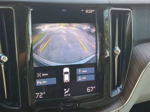 Certified 2021 Volvo XC60 T5 Momentum w/ Premium Package image 27