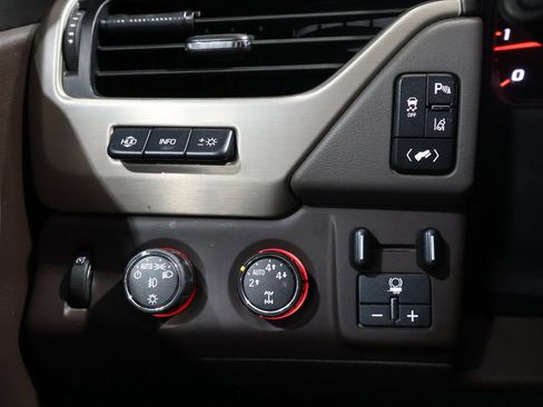 Used 2015 GMC Yukon Denali w/ Touring Package image 32