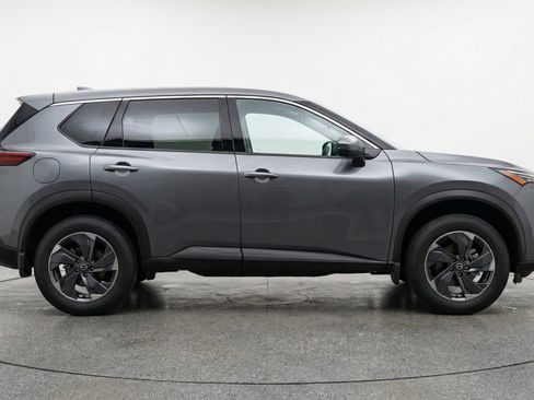 Used 2025 Nissan Rogue SV FWD image 11