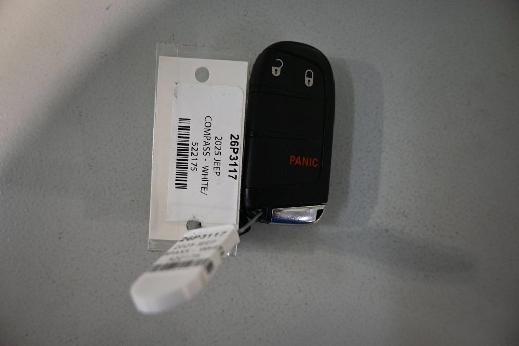 Used 2025 Jeep Compass Trailhawk AWD/4WD image 9