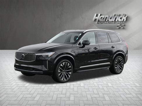 Used 2025 Volvo XC90 B6 Plus image 3