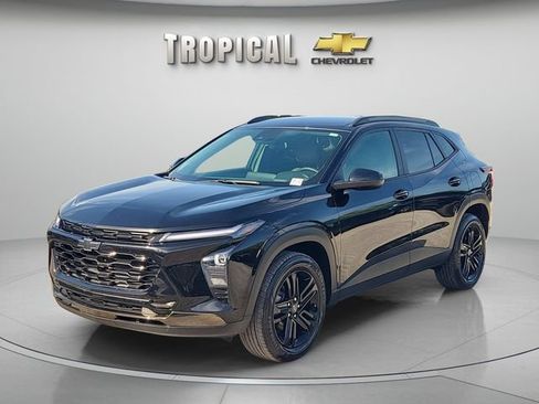 Used 2024 Chevrolet Trax ACTIV w/ Driver Confidence Package FWD image 1