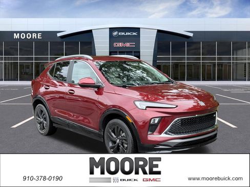 Used 2024 Buick Encore GX Sport Touring FWD image 1
