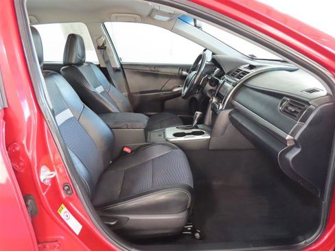 Used 2012 Toyota Camry SE w/ Preferred Accessory Pkg FWD image 32