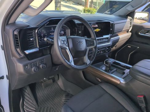 Used 2024 Chevrolet Silverado 1500 LT Trail Boss w/ Convenience Package II AWD/4WD image 10