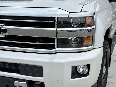 Used 2019 Chevrolet Silverado 2500 High Country AWD/4WD image 9