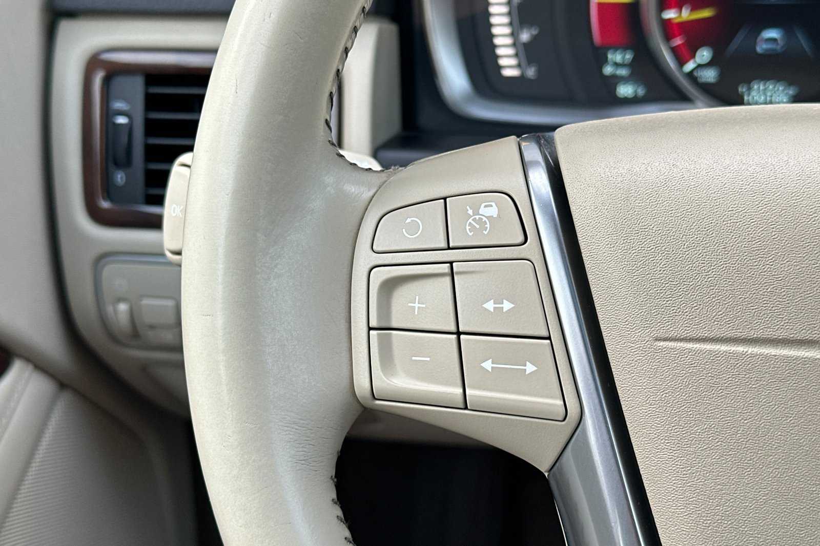 Used 2015 Volvo XC70 T5 Platinum FWD image 28