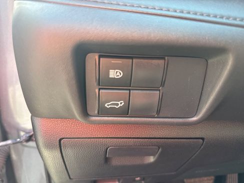 Used 2020 Toyota Highlander LE image 15